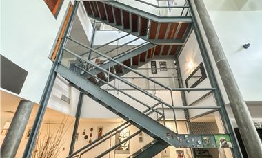 Exclusiva casa en venta de 8 ambientes con piscina y jardin en Florida