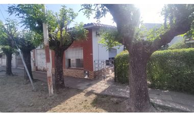 OPORTUNIDAD CASA EN CASTELAR SUR!!