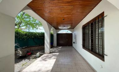 EXCELENTE PROPIEDAD EN CASTELAR SUR!!!!