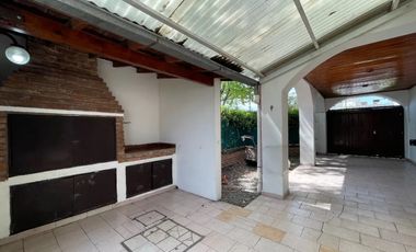 EXCELENTE PROPIEDAD EN CASTELAR SUR!!!!