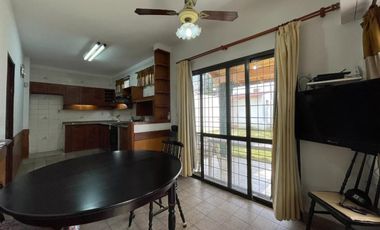 EXCELENTE PROPIEDAD EN CASTELAR SUR!!!!