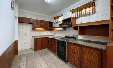 EXCELENTE PROPIEDAD EN CASTELAR SUR!!!!