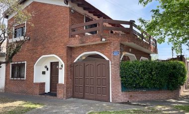 EXCELENTE PROPIEDAD EN CASTELAR SUR!!!!