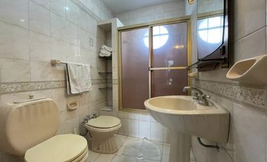 EXCELENTE PROPIEDAD EN CASTELAR SUR!!!!