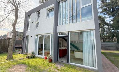 Duplex en VENTA en Gonnet 2 dormitorios