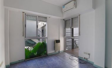 Venta PH 2 ambientes Saavedra con balcón cochera