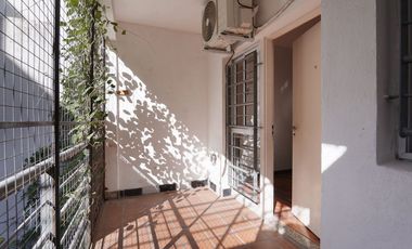 Venta PH 2 ambientes Saavedra con balcón cochera