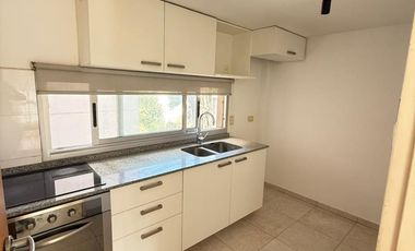 ALQUILER DEPTO 2 AMB C/BALCÓN Y COCHERA - CASTELAR