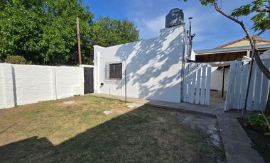 ALQUILER DE CASA 3 AMBIENTES - ESPACIO DE ESTACIONAMIENTO - MONTE GRANDE