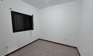 ALQUILER DE CASA 3 AMBIENTES - ESPACIO DE ESTACIONAMIENTO - MONTE GRANDE