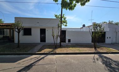 ALQUILER DE CASA 3 AMBIENTES - ESPACIO DE ESTACIONAMIENTO - MONTE GRANDE