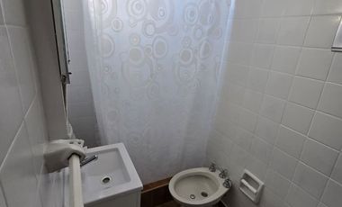 ALQUILER DE CASA 3 AMBIENTES - ESPACIO DE ESTACIONAMIENTO - MONTE GRANDE