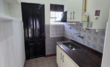 ALQUILER DE CASA 3 AMBIENTES - ESPACIO DE ESTACIONAMIENTO - MONTE GRANDE