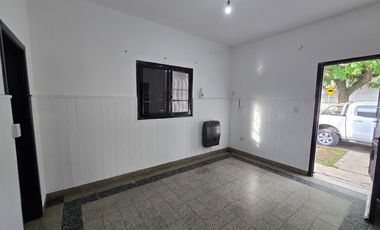 ALQUILER DE CASA 3 AMBIENTES - ESPACIO DE ESTACIONAMIENTO - MONTE GRANDE