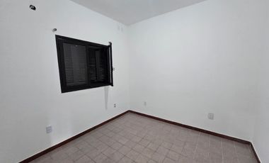 ALQUILER DE CASA 3 AMBIENTES - ESPACIO DE ESTACIONAMIENTO - MONTE GRANDE