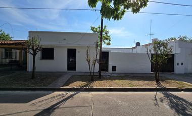 ALQUILER DE CASA 3 AMBIENTES - ESPACIO DE ESTACIONAMIENTO - MONTE GRANDE