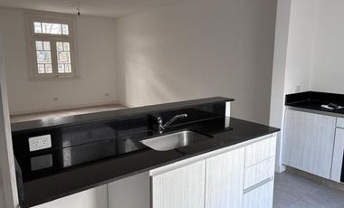 Amplio departamento en Adrogue