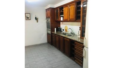 CASA 4amb CON COCHERA EN BARRIO SAN JOSE