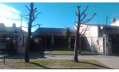 PROPIEDAD EN CASTELAR NORTE!!!!