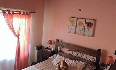 CASA EN VENTA EN CASTELAR NORTE!!