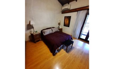 CASA EN VENTA EN CASTELAR SUR!!