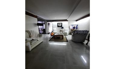 CASA EN VENTA EN CASTELAR SUR!!