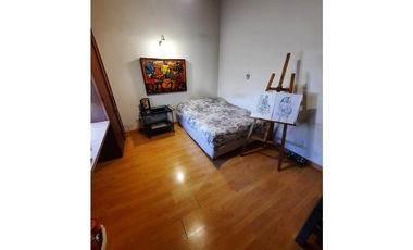 CASA EN VENTA EN CASTELAR SUR!!