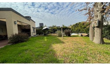 Venta Excelente casa 4 amb. Barrio privado Pilar - Manzanares chico