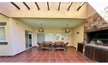 Venta Excelente casa 4 amb. Barrio privado Pilar - Manzanares chico