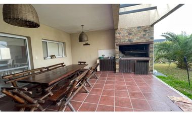 Venta Excelente casa 4 amb. Barrio privado Pilar - Manzanares chico