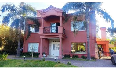 CASA EN BARRIO CERRADO CAMPOS DE ALVAREZ