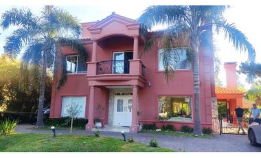 CASA EN BARRIO CERRADO CAMPOS DE ALVAREZ