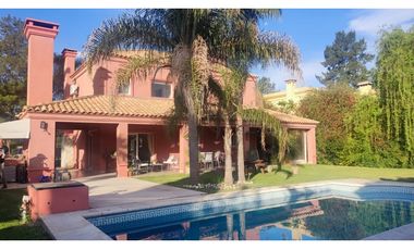 CASA EN BARRIO CERRADO CAMPOS DE ALVAREZ