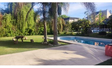 CASA EN BARRIO CERRADO CAMPOS DE ALVAREZ