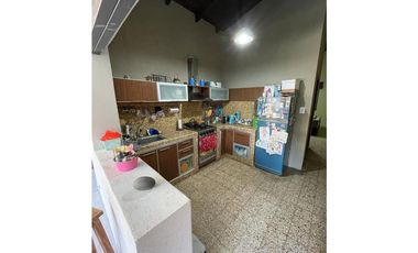 EXCELENTE UBICACION!!! CASTELAR SUR