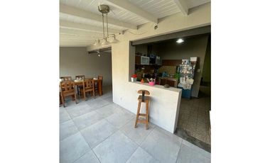 EXCELENTE UBICACION!!! CASTELAR SUR