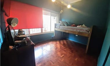 EXCELENTE PROPIEDAD EN CASTELAR NORTE!!!!