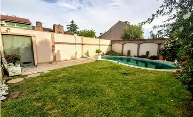 EXCELENTE PROPIEDAD EN CASTELAR NORTE!!!!