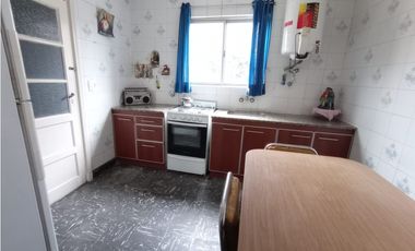 VENTA CASA 3 AMB CON GRAN PARQUE Y GARAGE