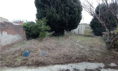 VENTA CASA 3 AMB CON GRAN PARQUE Y GARAGE