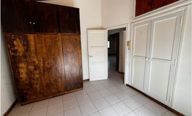 Exclusiva Casa Esquina en venta !