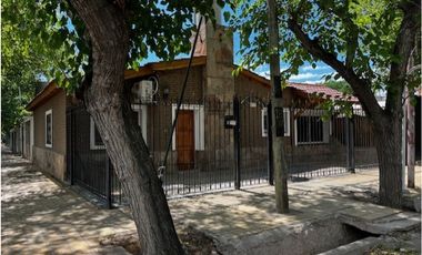 Exclusiva Casa Esquina en venta !