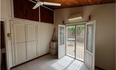 Exclusiva Casa Esquina en venta !