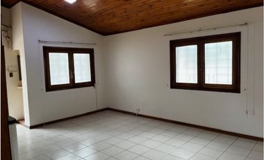 Exclusiva Casa Esquina en venta !