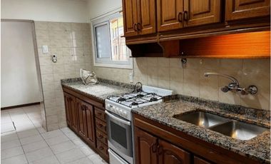 Exclusiva Casa Esquina en venta !