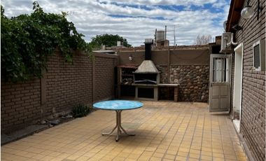 Exclusiva Casa Esquina en venta !