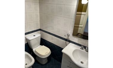 Exclusiva Casa Esquina en venta !