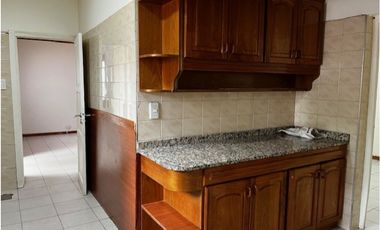 Exclusiva Casa Esquina en venta !