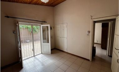 Exclusiva Casa Esquina en venta !