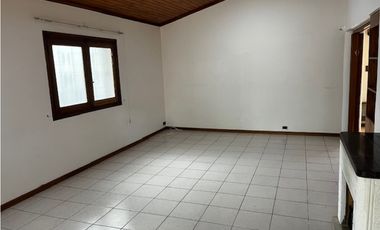 Exclusiva Casa Esquina en venta !